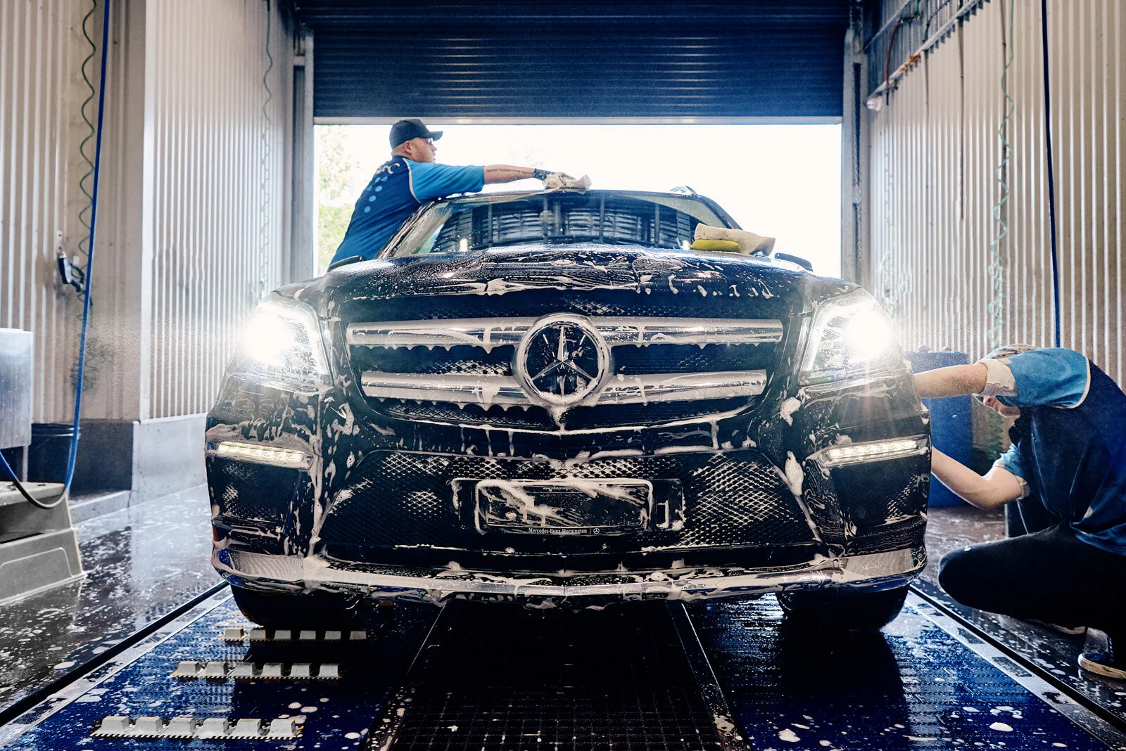 Foam wash bay